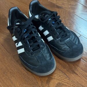 Adidas Classic Black and White Trainers Sambas